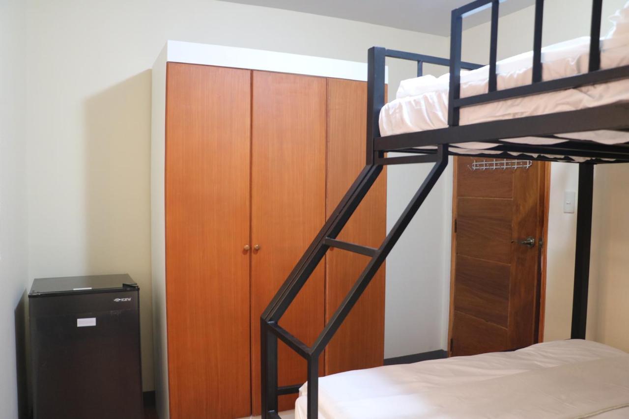 Anicia Guesthouse Rooms Paranaque City Екстер'єр фото